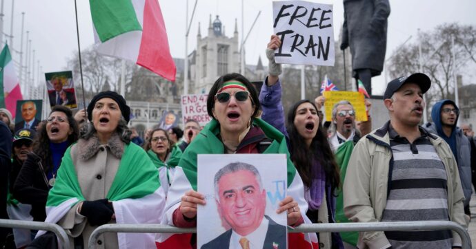 Iran, “27 milioni pronti al sacrificio”: così il regime prepara la popolazione alla guerra