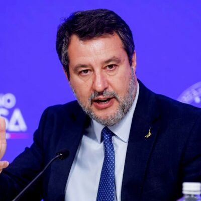 Copertina di Lega, un parlamentare su 2 è “moroso”. Salvini minaccia: “Pagate o siete fuori”