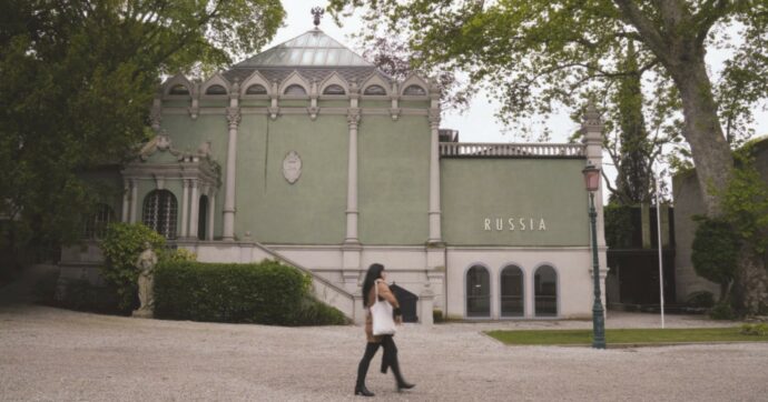 Copertina di Biennale di Venezia, Buttafuoco tira dritto sul padiglione russo. L’appello: “Censura grottesca”