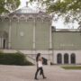 Copertina di Biennale, minacce dal governo  L’appello: “Censura grottesca”