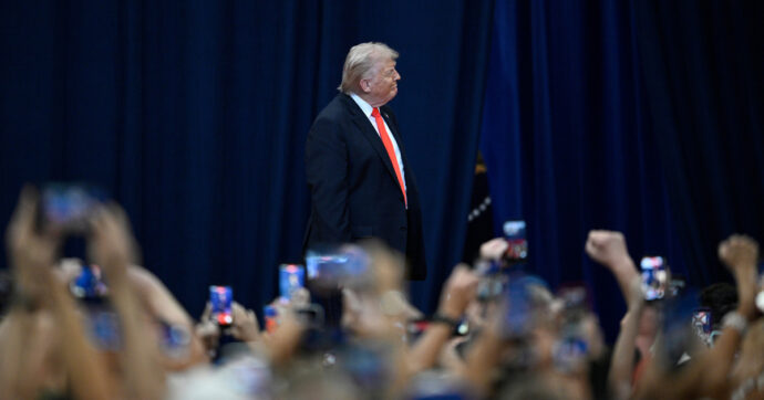Trump annuncia l’operazione Project Freedom per liberare Hormuz con 15 mila soldati. Iran: “Attaccheremo gli Usa se entreranno nello Stretto”