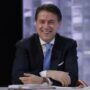 Copertina di Giuseppe Conte torna a casa dopo il ricovero: “L’intervento è perfettamente riuscito, sto molto bene”
