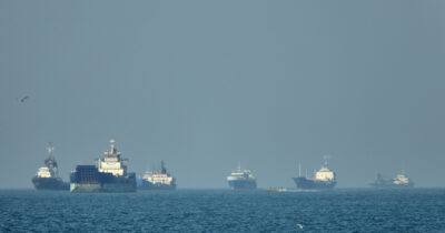 Copertina di Cnn: “Israele si sta coordinando con Usa per possibili nuovi raid contro l’Iran”. Due navi americane attraversano Hormuz schivando gli attacchi di Teheran