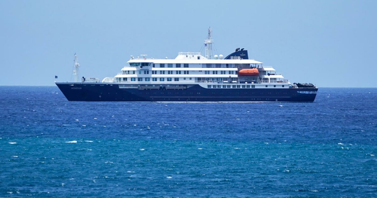 “5 casi sospetti e due confermati di hantavirus, i passeggeri sono isolati nelle cabine”: la nave da crociera Mv Hondius ferma al largo di Capo Verde, Oms valuta l’evacuazione