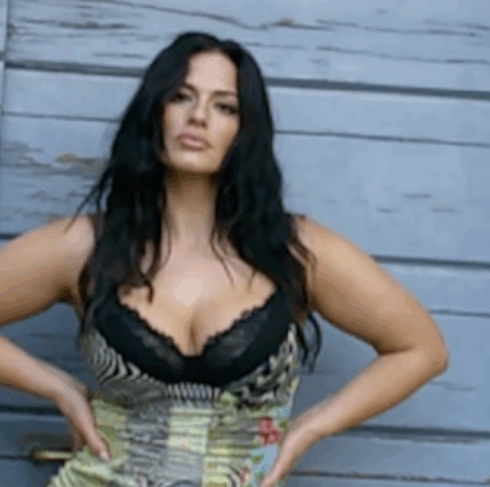 “L’uso dei farmaci come Ozempic è uno schiaffo in faccia alla body positivity. Un passo indietro rispetto all’accettazione del proprio corpo”: parla Ashley Graham