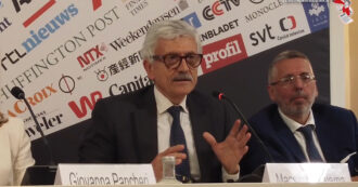 Copertina di D’Alema svela il retroscena inedito sul governo Berlusconi (e le manovre Usa): “Quando vinse nel 2001 mi chiamò Gianni Agnelli. E in salotto c’era Kissinger. Volevano che convincessi Ruggiero”