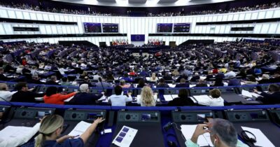 Copertina di Ex spioni. Cia arruolati da Meta: si occupano di contenuti politici