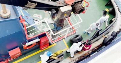 Copertina di Morti e contagiati da hantavirus su nave da crociera, Oms: “Possibile trasmissione da uomo a uomo”. La Spagna cauta sull’attracco