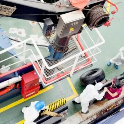 Copertina di Morti e contagiati da hantavirus su nave da crociera, Oms: “Possibile trasmissione da uomo a uomo”. La Spagna cauta sull’attracco