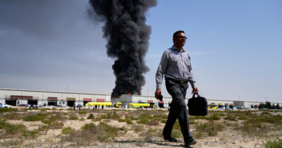 Copertina di Gli Emirati pagano l’aiuto a Usa e Israele: droni contro gli hub petroliferi e cargo bloccati, così l’Iran punisce il suo nuovo nemico numero uno nel Golfo