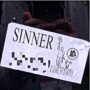 Copertina di A Roma spuntano adesivi omofobi contro Sinner: la polemica per la finale degli Internazionali e l’orario del derby