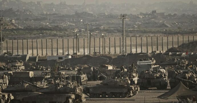 Materiale militare e carburante a Israele, il dossier che mette sotto accusa l’Italia: “Oltre 400 spedizioni dal 2023”
