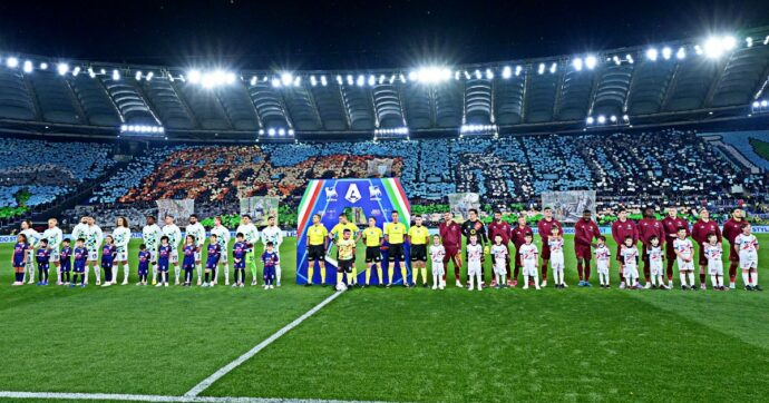 Il pasticcio enorme di Roma-Lazio: con gli Internazionali non si trova un orario per il derby. I dubbi sulle 12.30 e le 4 partite (almeno) in contemporanea