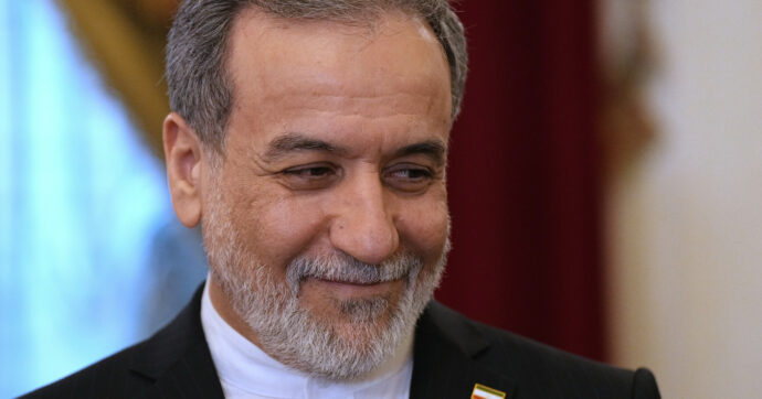 Attesa per oggi la risposta dell’Iran alla proposta Usa. Teheran: “Non abbiamo colpito noi il cargo coreano nello Stretto di Hormuz”