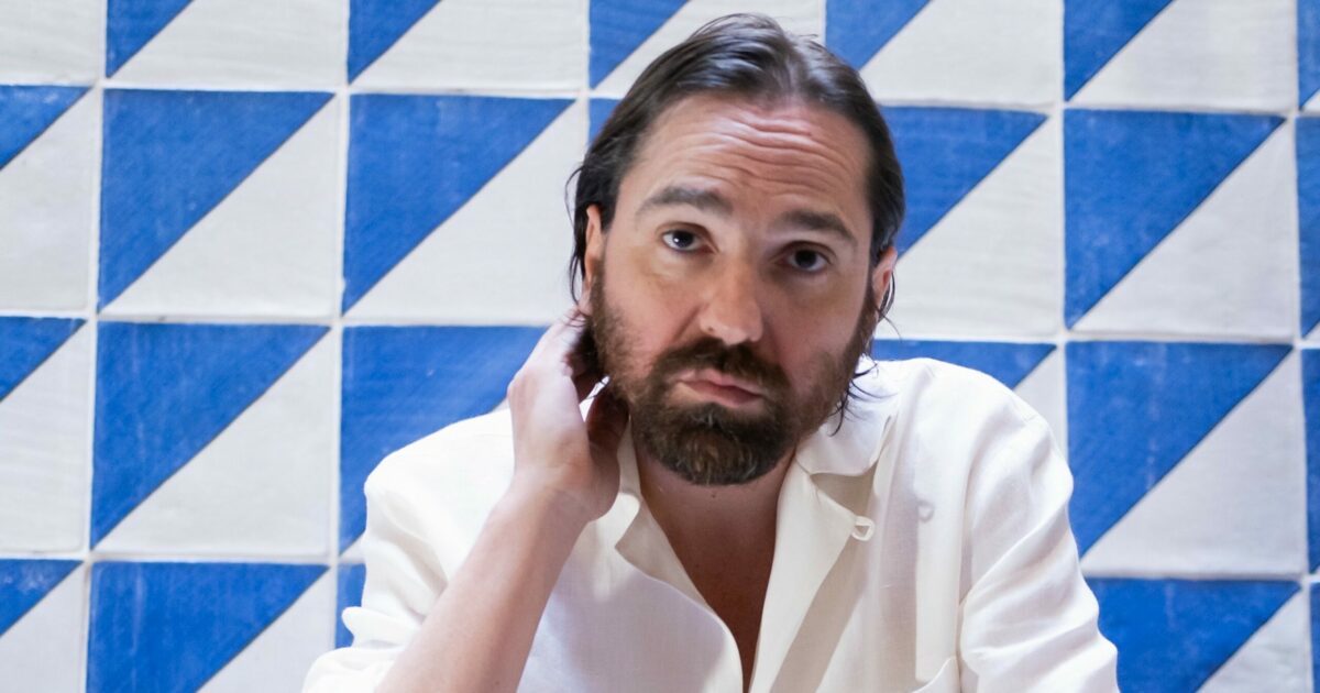 Dimartino: “La rabbia di Trump è come quella di un orso polare selvaggio. Il nostro ministro della cultura spara a zero e toglie finanziamenti. Sono preoccupato”
