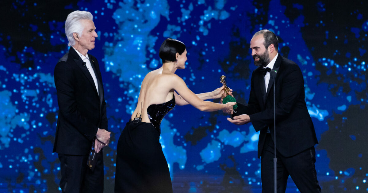 David di Donatello 2026, Le città di pianura di Francesco Sossai trionfa con 8 statuette: Sorrentino a mani vuote. Insinna mattatore della serata: la cronaca della cerimonia