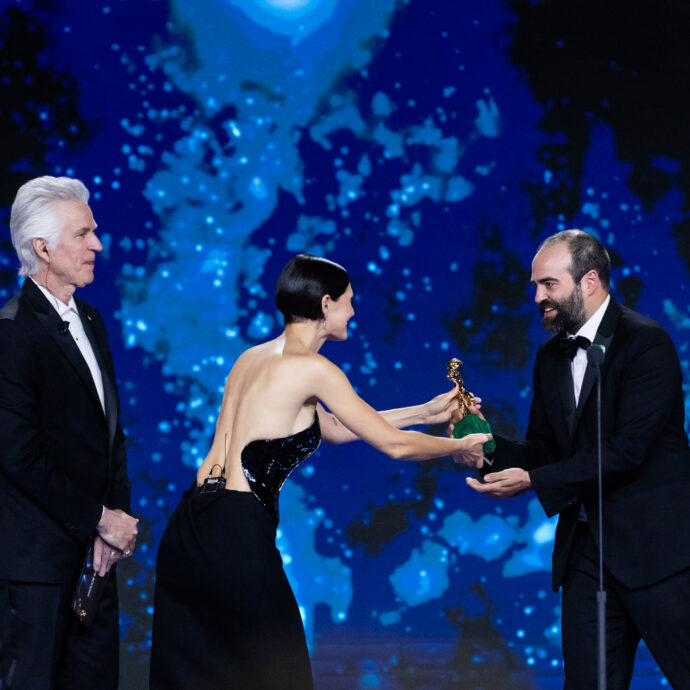 David di Donatello 2026, Le città di pianura di Francesco Sossai trionfa con 8 statuette: Sorrentino a mani vuote. Insinna mattatore della serata: la cronaca della cerimonia