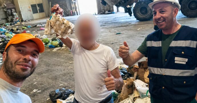 Pensionato getta per errore 4mila euro nei rifiuti: operatore ecologico lo aiuta e li ritrova dopo ore di ricerca in discarica