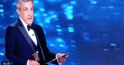 Copertina di “Volevo dirlo insieme”: Flavio Insinna chiama Bianca Balti ma lei non c’è, imbarazzo sul palco dei David di Donatello 2026
