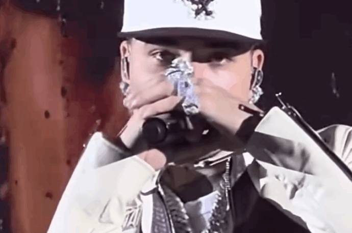 Shiva in concerto a Milano con il Vangelo dopo i guai giudiziari: “Il mio successo suona come una grande vendetta per chi mia ha voltato le spalle e non ha creduto in me”