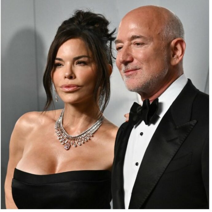 “E’ troppo grande, costoso e riconoscibile: Bezos vuole disfarsi del mega-yacht Koru. Non lo fanno entrare né a Monaco nè a Venezia”: lo scoop di Page Six e la replica del suo portavoce