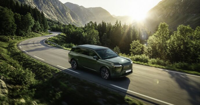 Lexus TZ, il nuovo suv elettrico a sei posti arriverà in Europa nel 2027 – FOTO