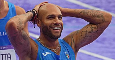 Copertina di Jacobs racconta la notte prima dell’oro olimpico: “Mi sono svegliato alle 4, ricordo la pagina di un giornale che mi mise agitazione”