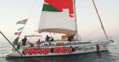 Copertina di Flotilla di nuovo in rotta verso Gaza: riparte Holy Blue, abbordata e riparata
