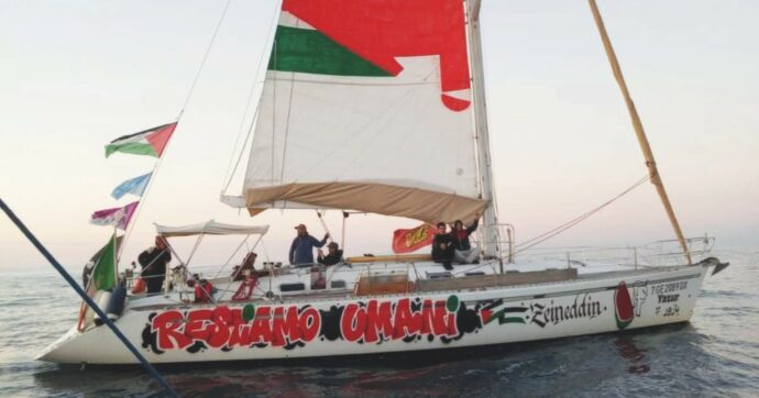 In rotta verso Gaza: riparte  Holy Blue,  abbordata e riparata