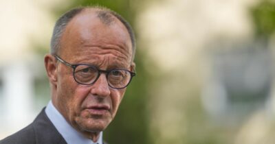 Copertina di Un anno di governo Merz? La grande coalizione è già col fiatone: risse tra ministri e sondaggi in picchiata