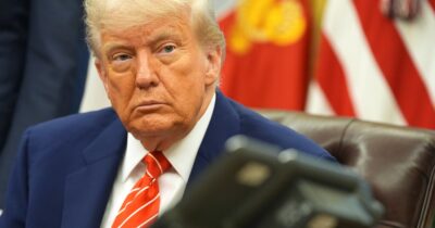 Copertina di Trump chiama von der Leyen, ultimatum all’Ue: “Tempo fino al 4 luglio, poi i dazi schizzeranno”