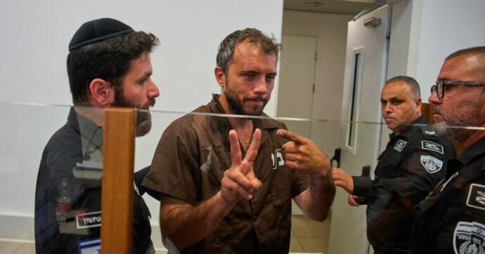 Thiago Ávila, la lettera dal carcere israeliano ai compagni sulla Flotilla: “Orgoglioso di tutti voi. Siate sempre non violenti”