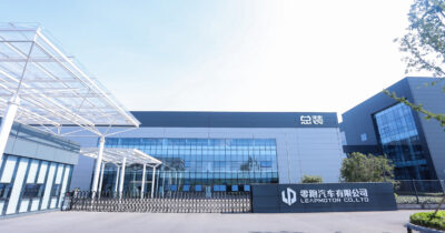 Copertina di Stellantis “rafforza la partnership” con la cinese Leapmotor: accordo per produrre un nuovo suv elettrico nei siti di Madrid e Saragozza