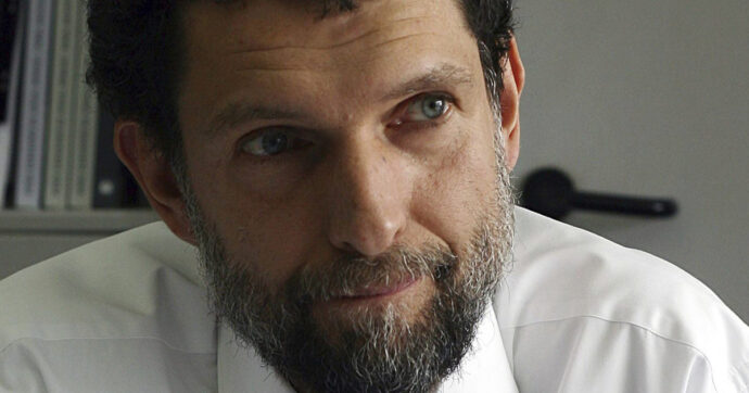 Il dissidente turco Osman Kavala, condannato all’ergastolo, riceve il Premio Libertà 2025. Amnesty: “Accanimento giudiziario”