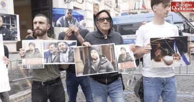 Copertina di Presidio per la Flotilla a Roma, attivisti consegnano una lettera alla Commissione Ue: “Liberi subito Avila e Abukeshek”