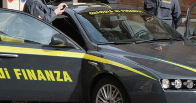 Copertina di Almeno cento russi in Italia con visti falsi: arrestato l’ex ambasciatore italiano in Uzbekistan