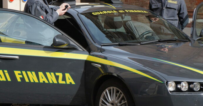 Almeno cento russi in Italia con visti falsi: arrestato l’ex ambasciatore italiano in Uzbekistan