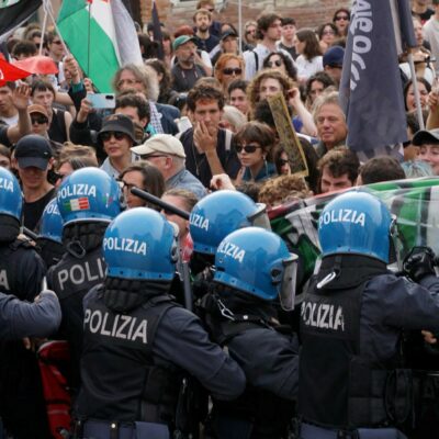 Copertina di Biennale di Venezia, destra spaccata sulla Russia ma la rivolta è contro Israele