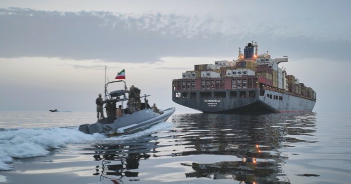 Altro che tregua, colpite due petroliere di Teheran