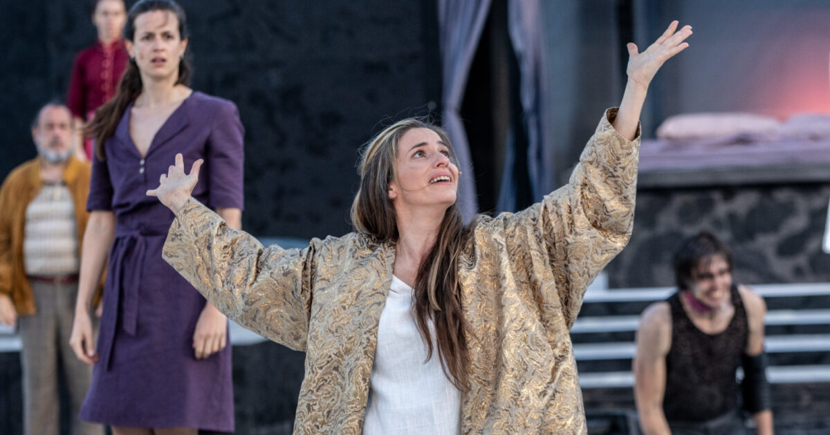 “Alcesti a Siracusa è come la Flotilla. Persone generose ed accoglienti in mezzo a una umanità crudele e ignobile”: la prima al Teatro Greco. Paolo Fresu star con la tromba