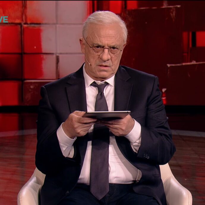 L’Intelligenza artificiale demolisce Crozza-Veltroni: “Cose in comune tra te e Berlinguer? Siete due mammiferi”