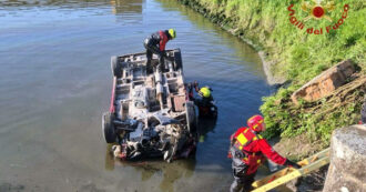 Copertina di Venezia, minivan finisce in un canale a Chioggia con 9 lavoratori a bordo: 3 morti