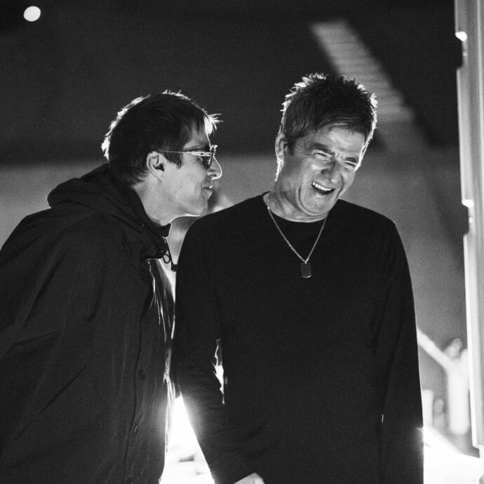 Oasis senza più segreti, arriva il docu-film sulla reunion: “In un’epoca di rancore e divisione, dà a tutti un motivo per sperare”. Ecco quando uscirà al cinema