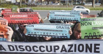 Copertina di Dal tempo indeterminato al licenziamento quando scade l’appalto: così funziona il precariato nella cultura