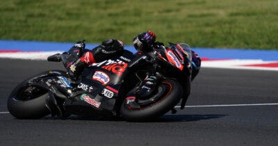 Copertina di MotoGp, storica tripletta dell’Aprilia nel Gp di Francia: Martin davanti a Bezzecchi e Ogura | Ordine di arrivo e classifica