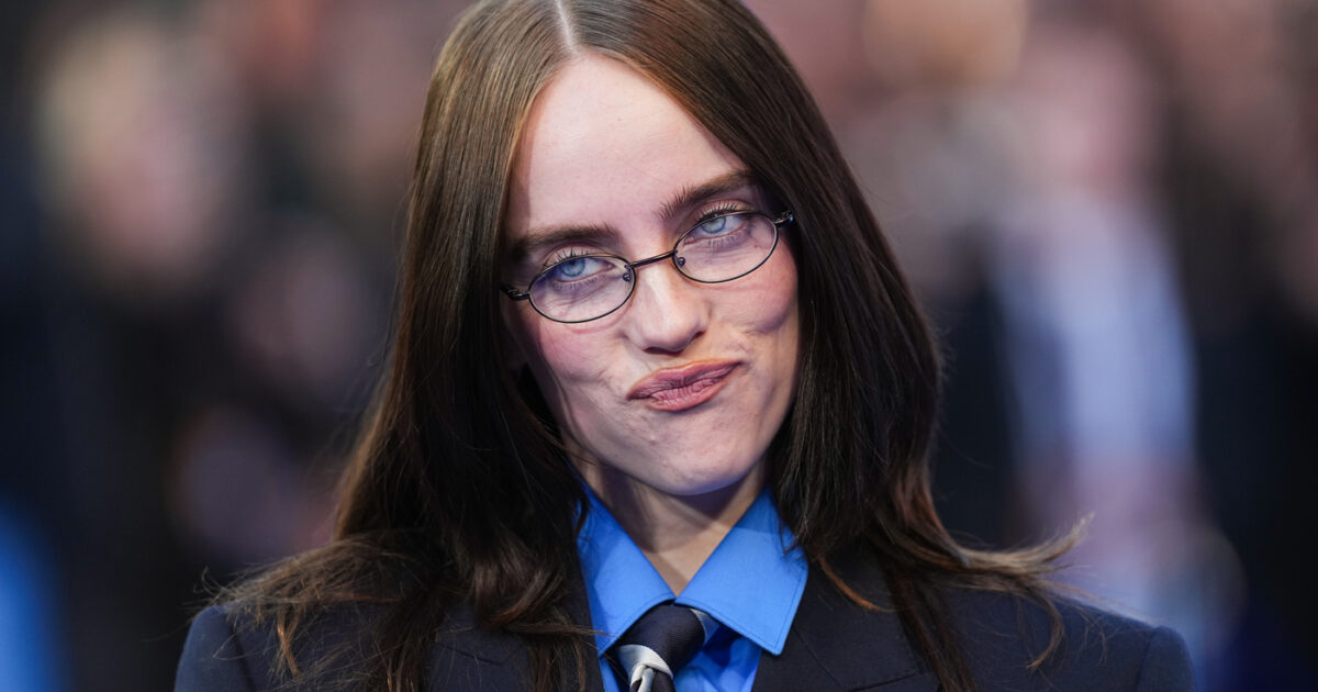 “Convivo con la sindrome di Tourette. Quando faccio un’intervista, faccio di tutto per sopprimere i tic, quando esco dalla stanza li lascio uscire tutti”: parla Billie Eilish