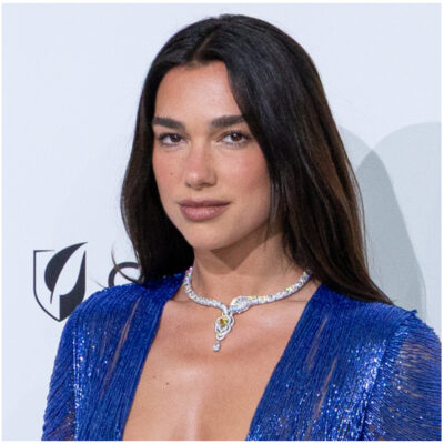Copertina di “La mia faccia è finita sulle loro televisioni senza il mio consenso”: Dua Lipa è furibonda e fa causa a Samsung per 15 milioni di dollari