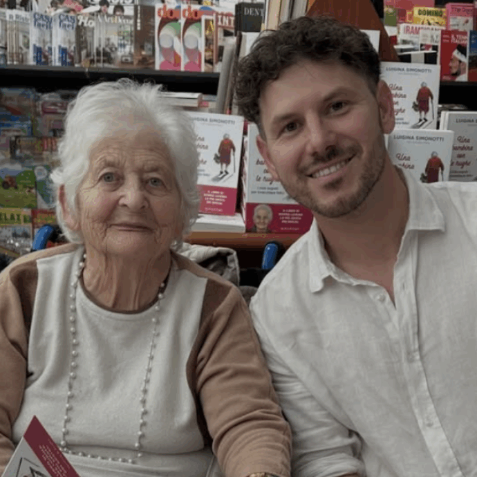 “A 87 anni dopo la morte di mio marito, mi pareva di non avere più un senso. Mio nipote mi ha salvato con TikTok. Cosa mangio? Pane, salame e gorgonzola”: la storia di Nonna Luigina