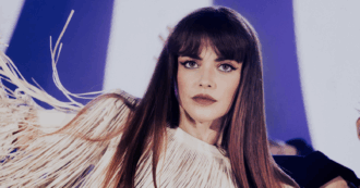 Copertina di Annalisa a Milano canta “Nessun Dorma” davanti a 16mila fan: è la prima artista donna ad esibirsi all’Unipol Dome – IL VIDEO