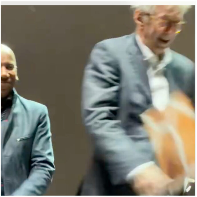 Eric Clapton è stato colpito da un vinile lanciato dal pubblico, interrotto il concerto a Madrid – IL VIDEO